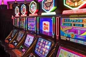 sk111 Live Casino တွင် Baccarat နှင့် Roulette ကစားနေသော မြန်မာ ကစားသမားများ